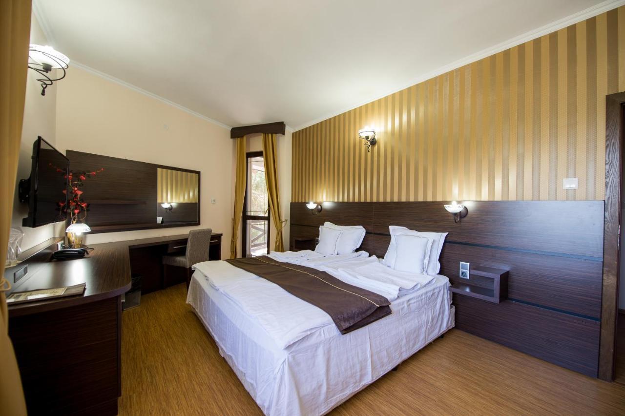 Family Hotel Hebar Batak Esterno foto