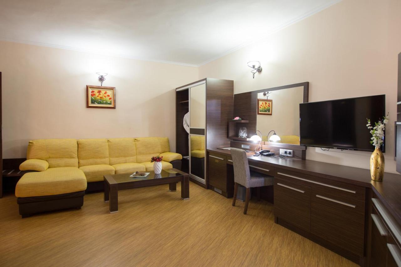 Family Hotel Hebar Batak Esterno foto