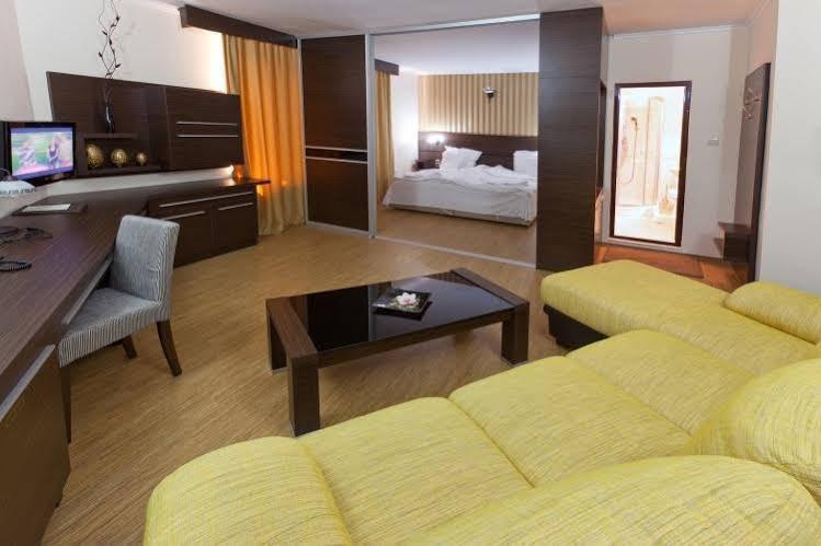 Family Hotel Hebar Batak Esterno foto