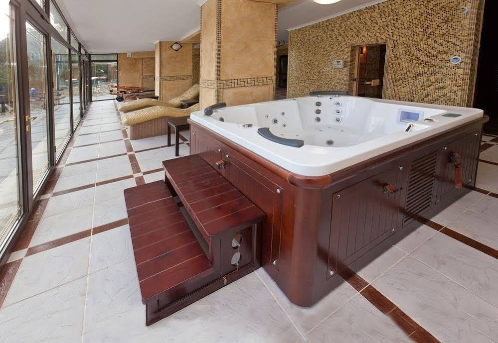 Family Hotel Hebar Batak Esterno foto