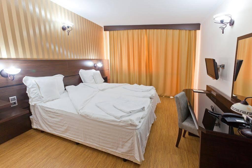 Family Hotel Hebar Batak Esterno foto