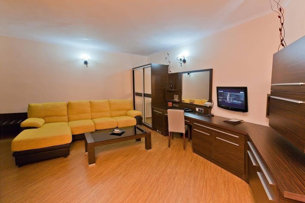 Family Hotel Hebar Batak Esterno foto