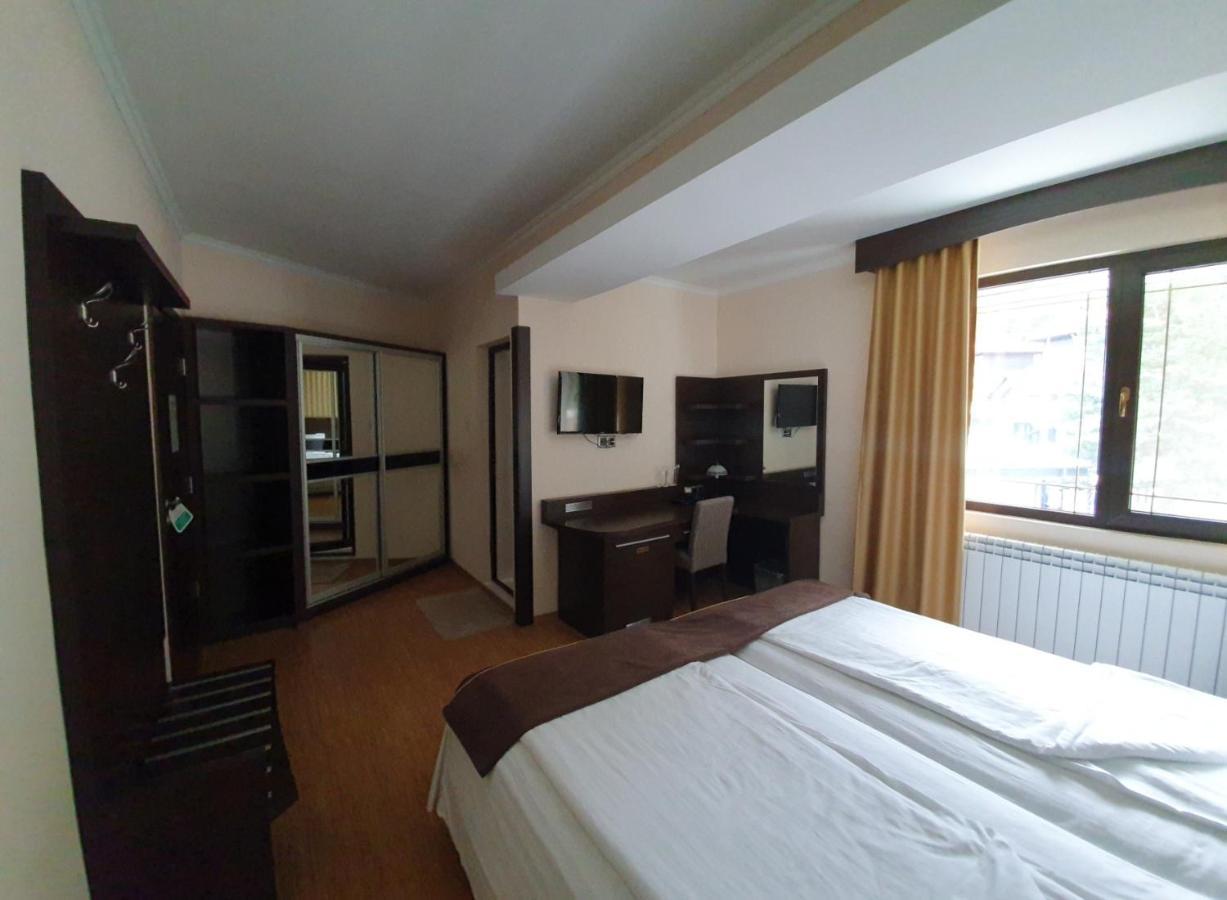 Family Hotel Hebar Batak Esterno foto