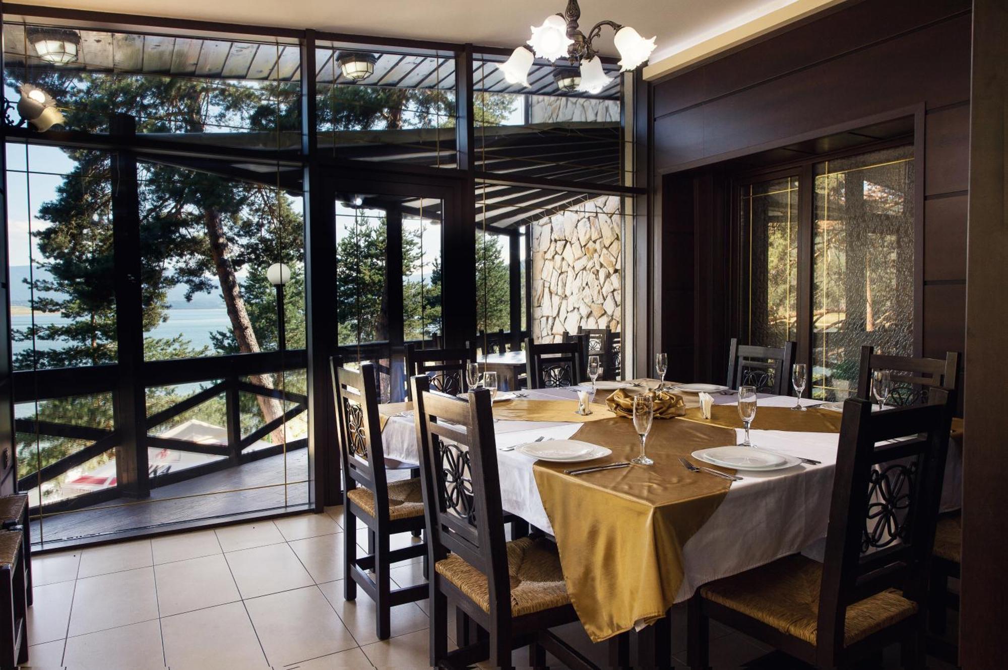 Family Hotel Hebar Batak Esterno foto